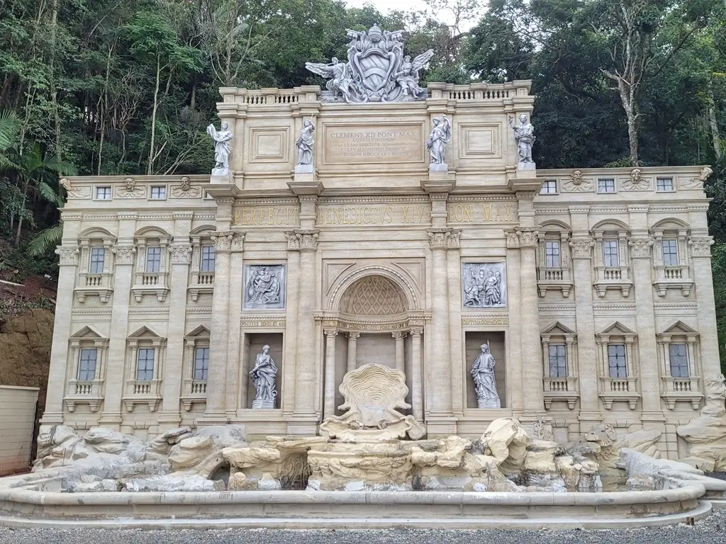 Réplica Fontana di Trevi em Serra Negra, SP